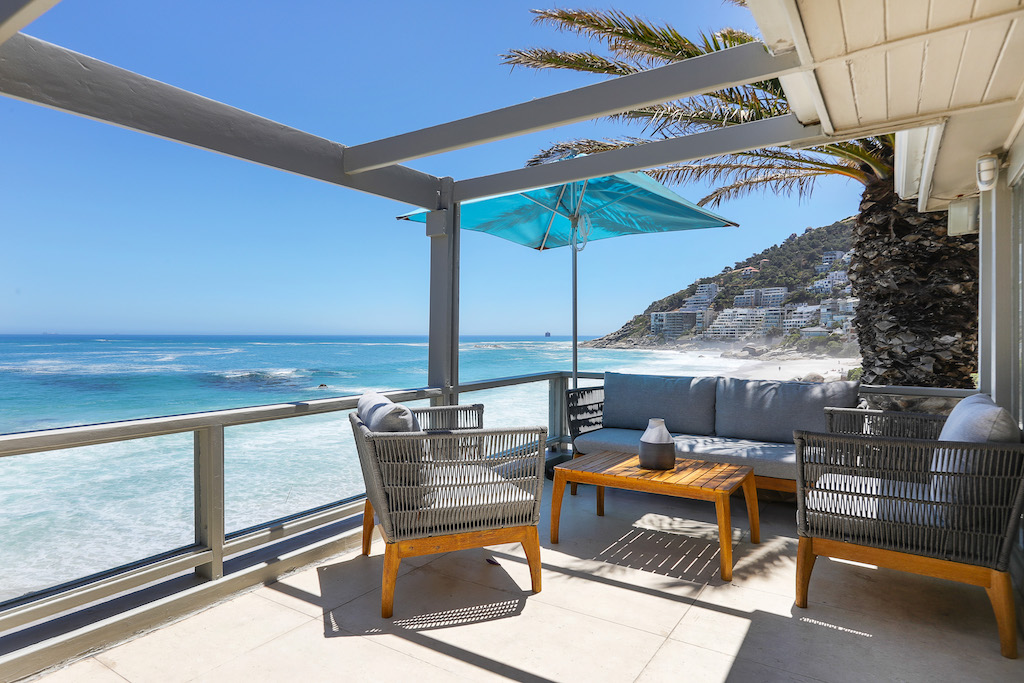 Clifton Beach House Entertainment Deck