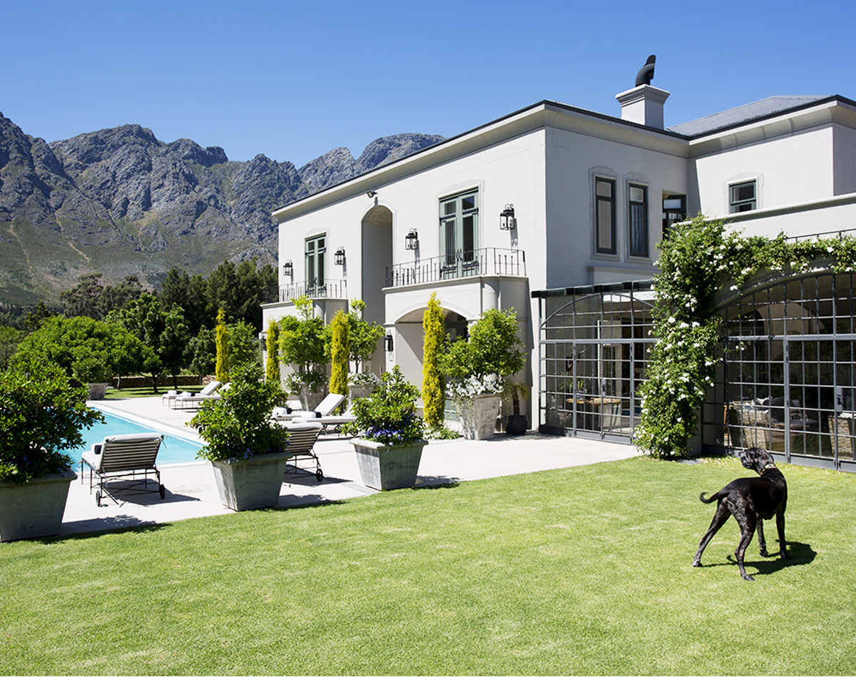 6 bedroom private villa in Franschhoek with pool and tennis court