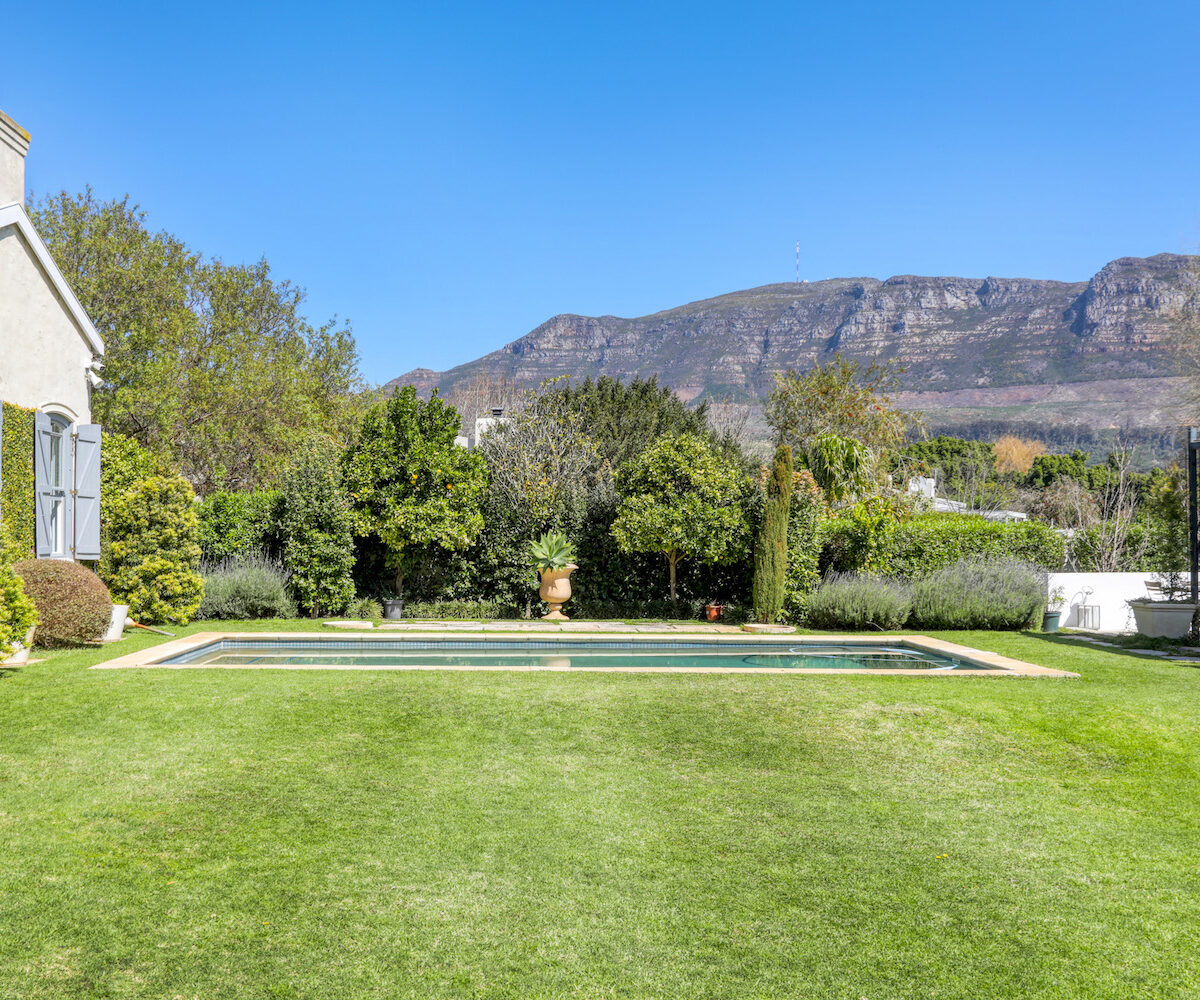 5 bedroom private villa, Constantia