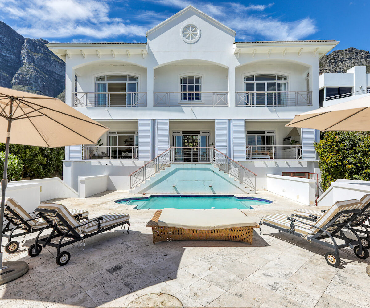 4 bedrooms Camps Bay Villa Rental, plus flatlet