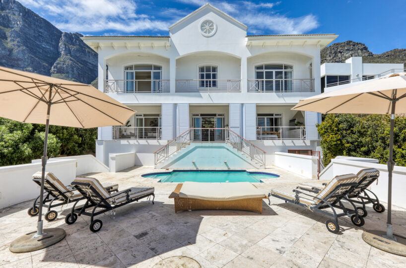 4 bedrooms Camps Bay Villa Rental, plus flatlet