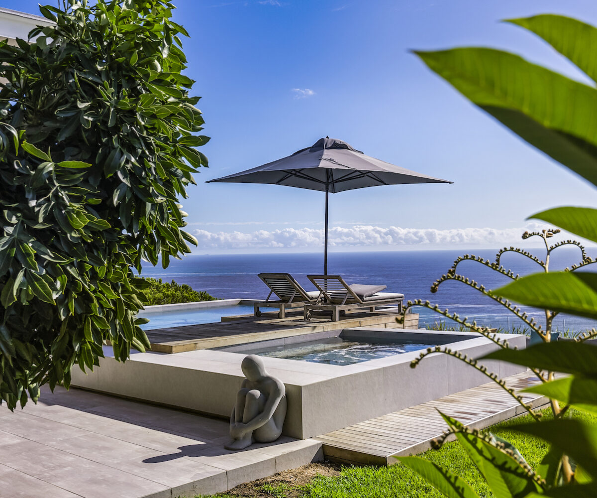 Chas Booth, Camps Bay, Sea view, 5 bedroom, Staff services, jacuzzi and pool