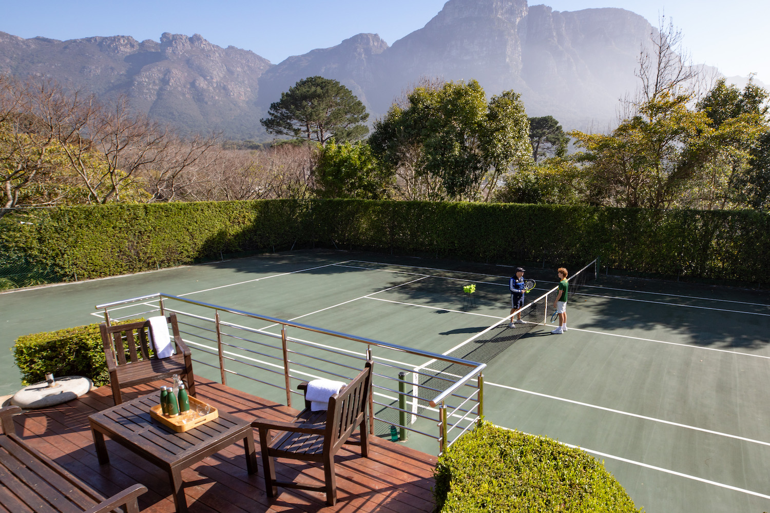 Makomo Villa Bishopscourt with mountain views and tennis court- Cape Concierge