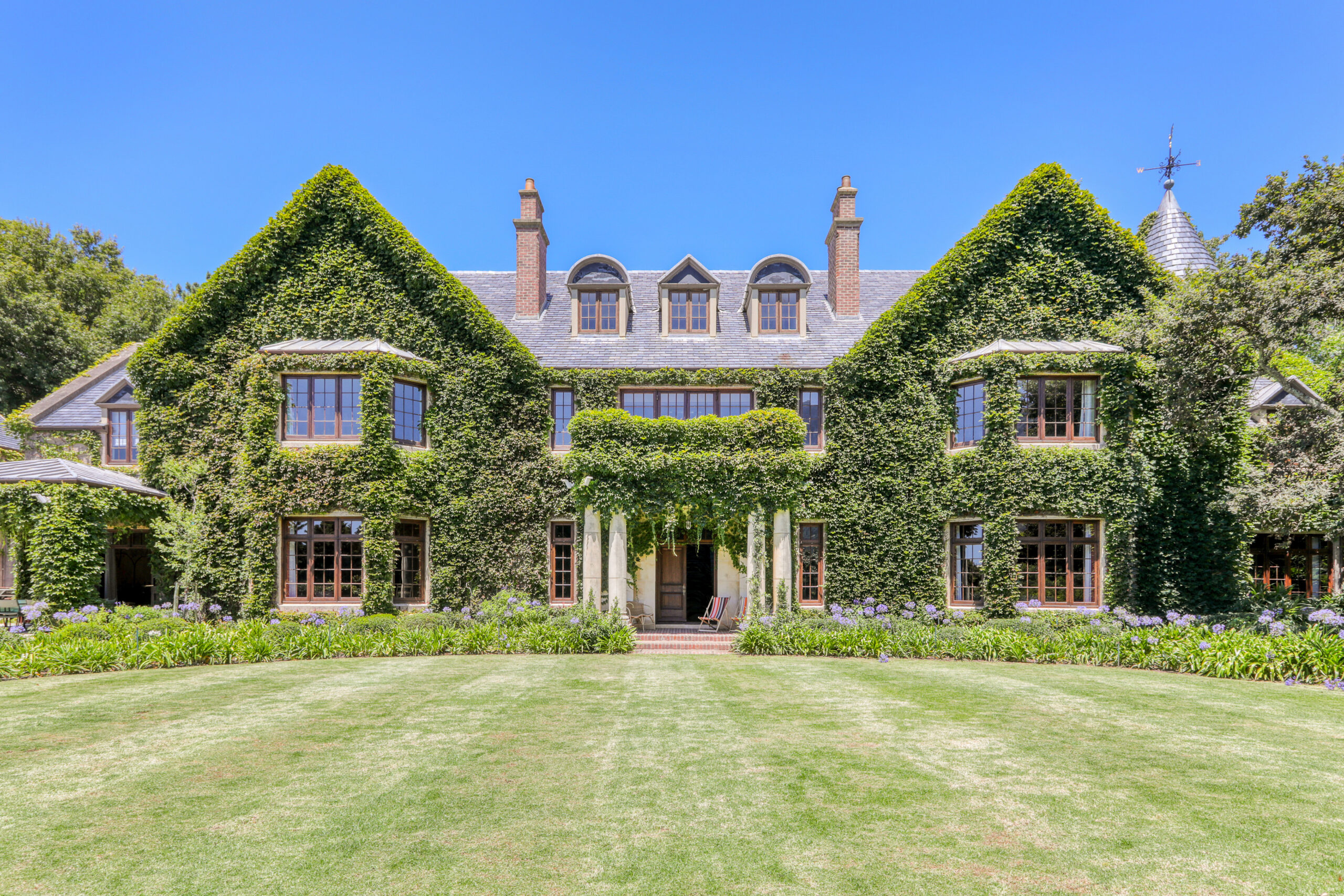 Ivy Estate - Luxury Villa in Constantia with eco pool and lush gardens